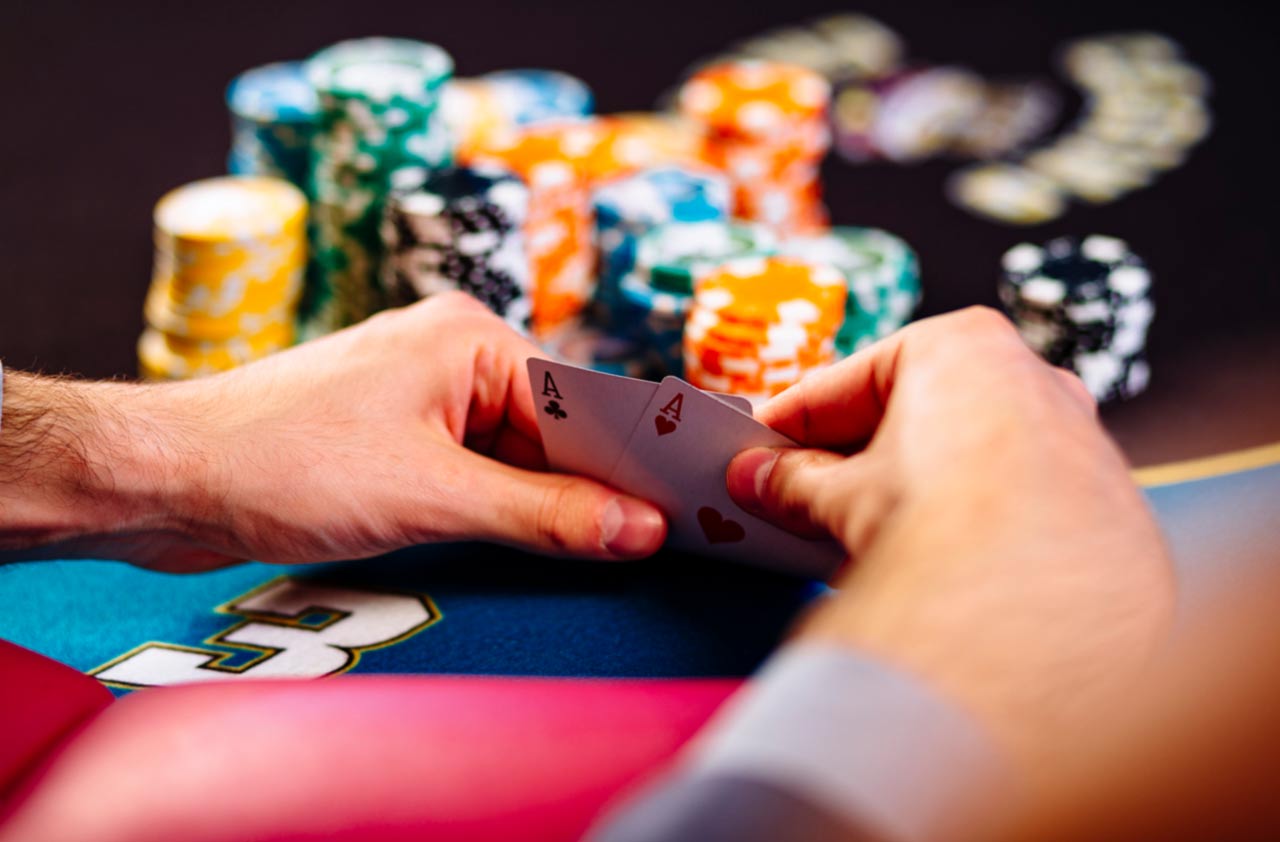 Teori dan Mekanika Menggertak dalam Judi Poker