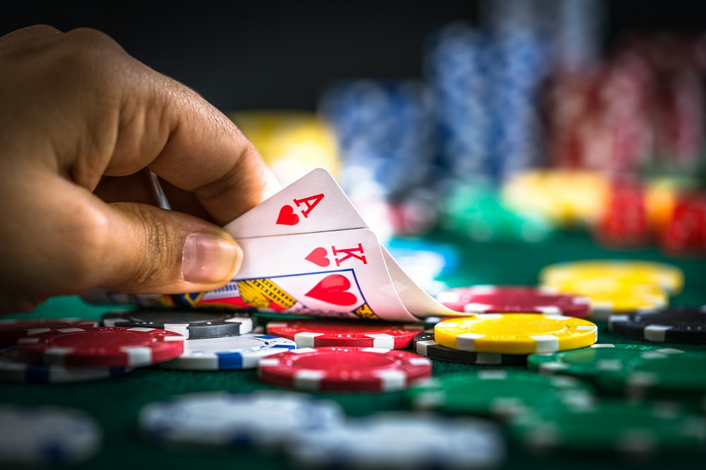 Kapan Anda Harus Menggertak dalam Judi Poker?